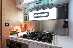 igus® drive technology and yacht with glass wedge windows