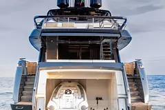 Lift system for yachts